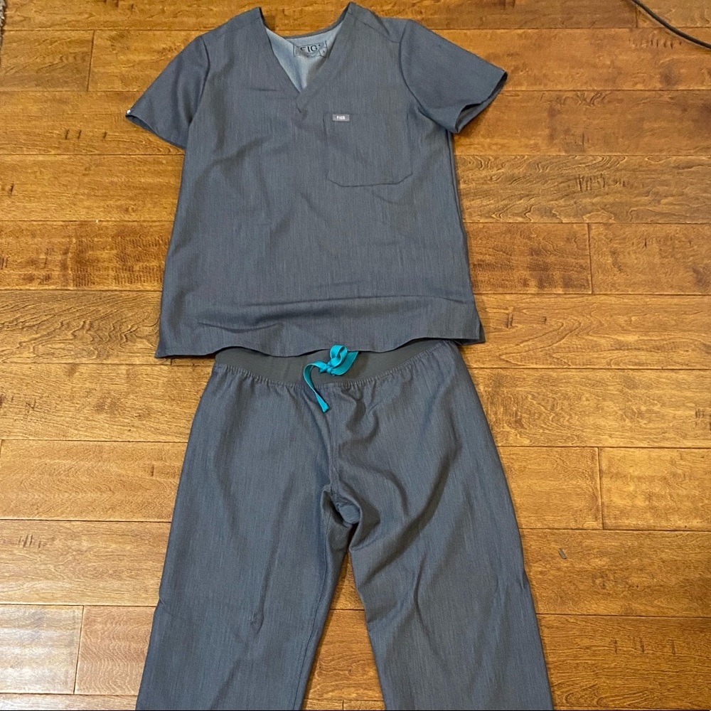 Size Small scrubs